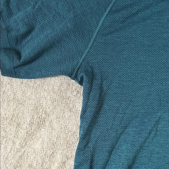 Men’s Lululemon Tshirt - Picture 2 of 6